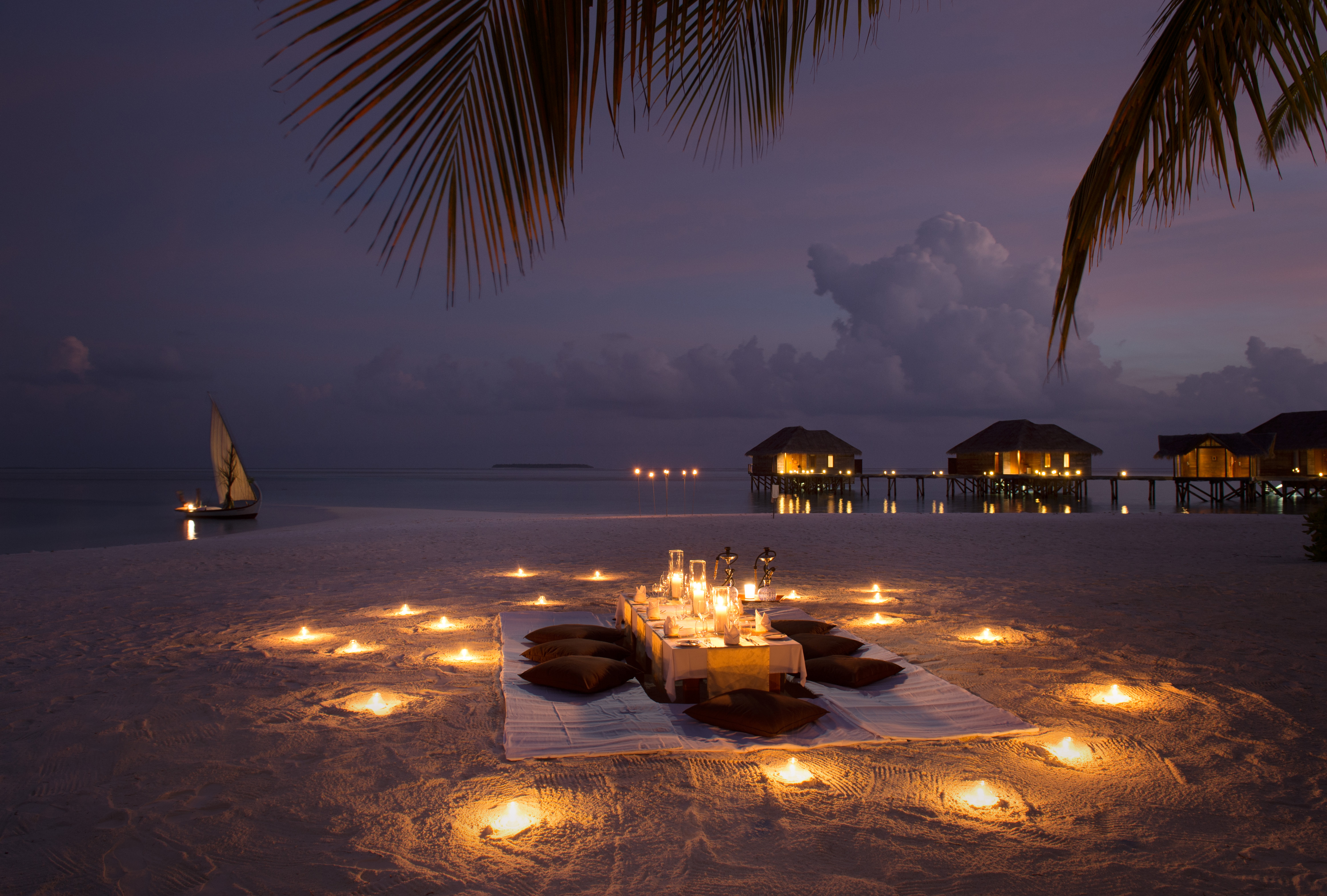 Расслабленный вечер. Conrad Maldives Rangali Island 5*. Рания Мальдивы. Сансет Бич Мальдивы. Вечерний пляж.