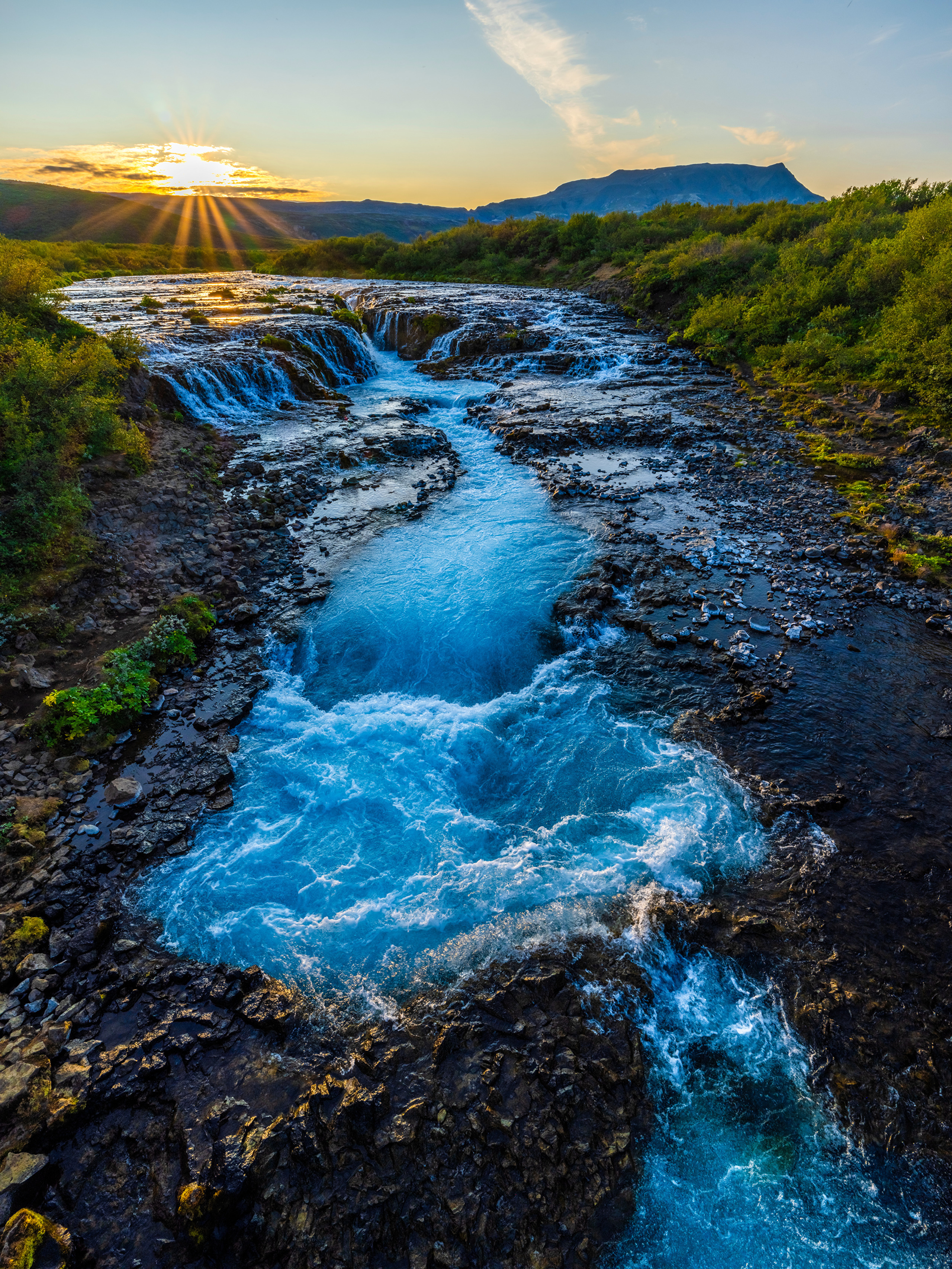 Картинка Исландия Brúarfoss Waterfall Горы Природа 2560x3413