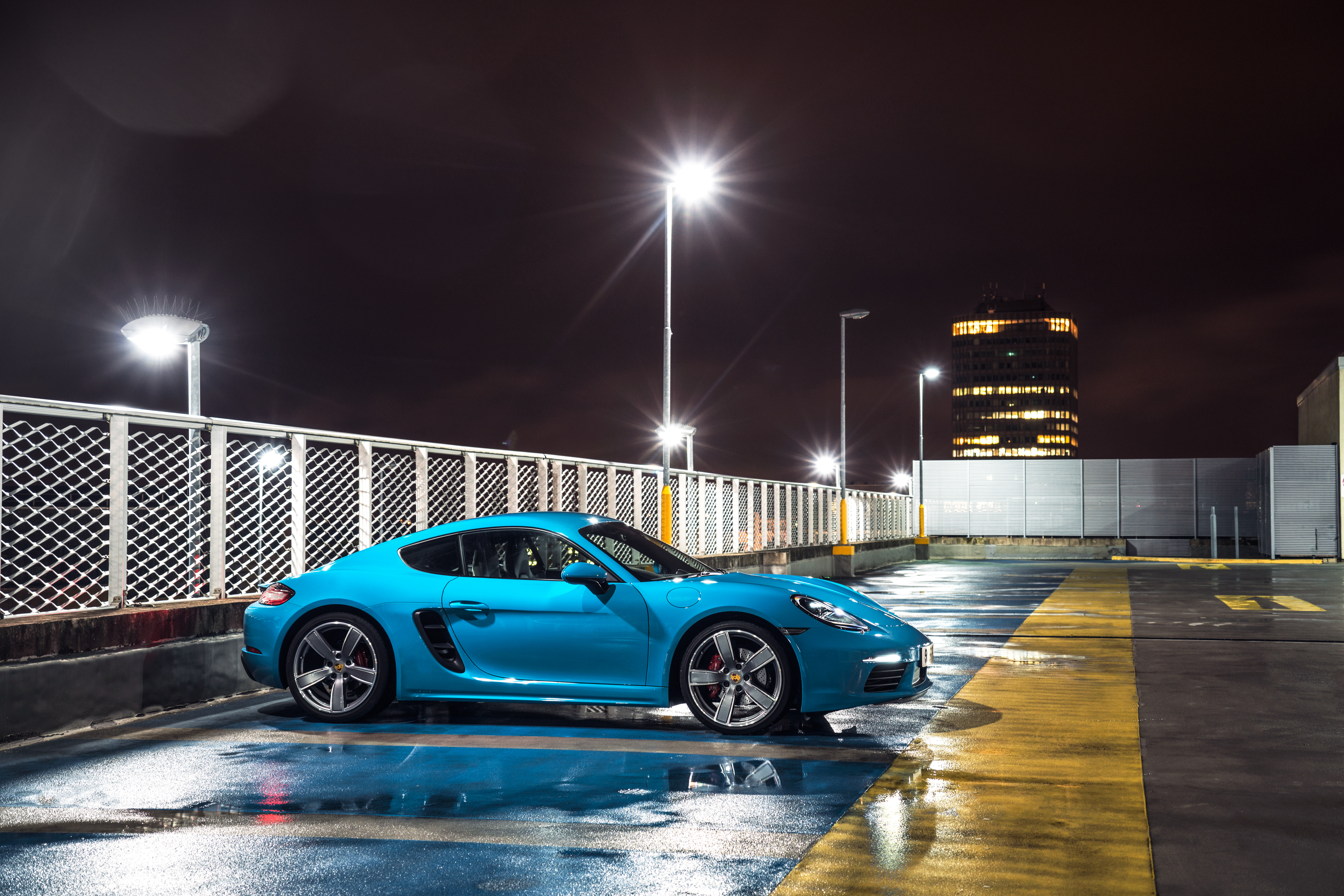 Кар стоит. Porsche Cayman 4s. Porsche Cayman gt4 RS. Porsche Cayman 718 обои. Porsche Cayman s сбоку.