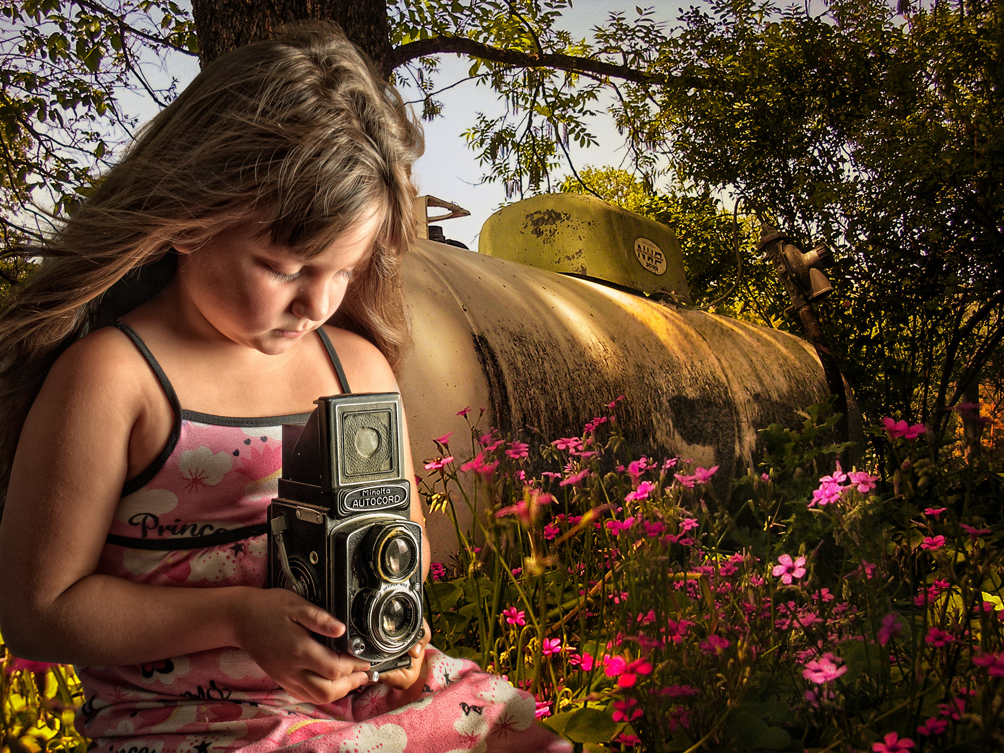 Девочка фотограф. Фотоаппарат для девочек. Фотосессия с фотоаппаратом. Фотосъемка на природе с фотоаппаратом. Девушка с фотоаппаратом.