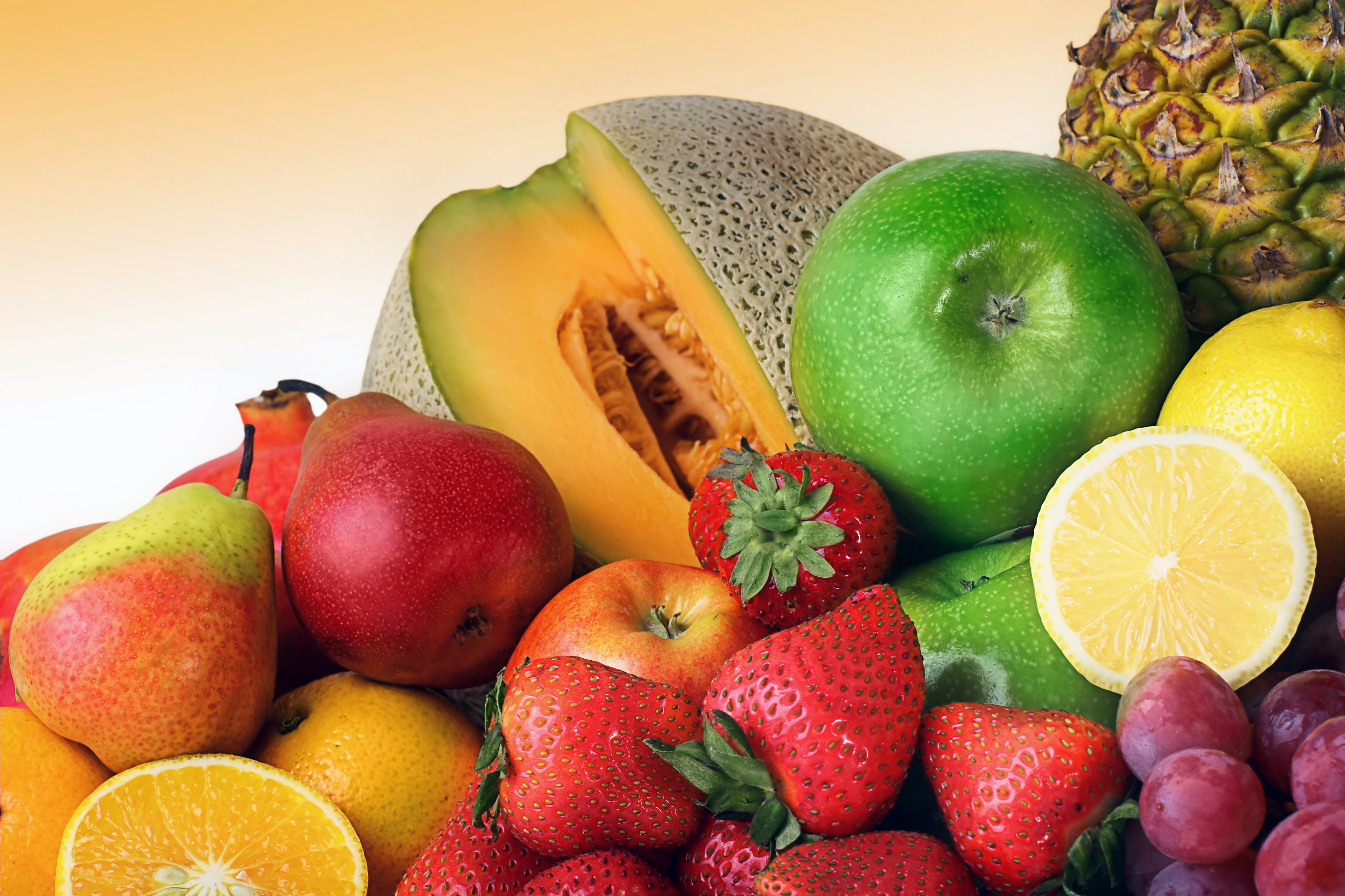 Витамин с летом можно. Разные фрукты. Фрукты картинки. Витамины в фруктах. Фрукты на одной картинке.