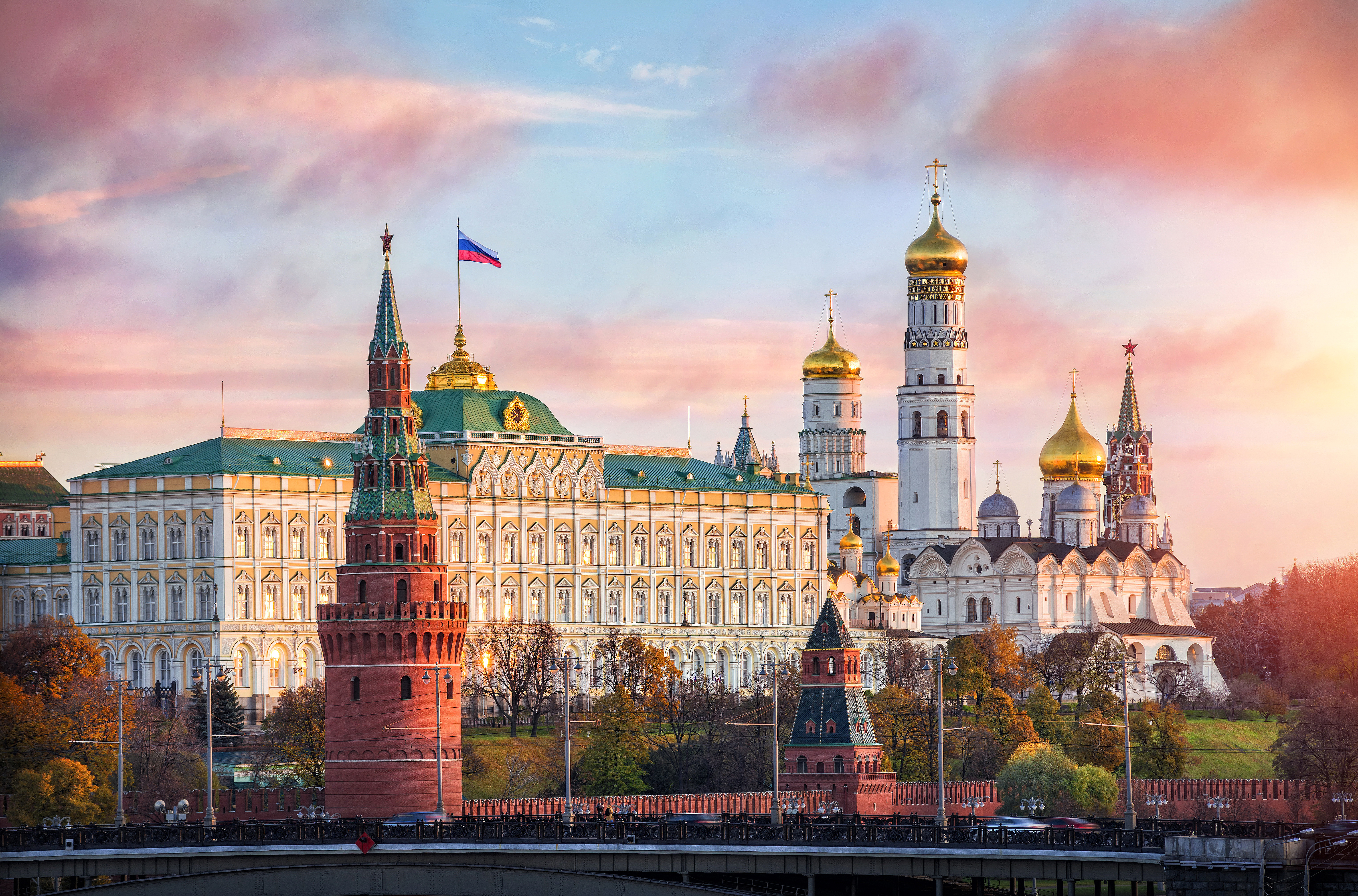 московский кремль занимает площадь