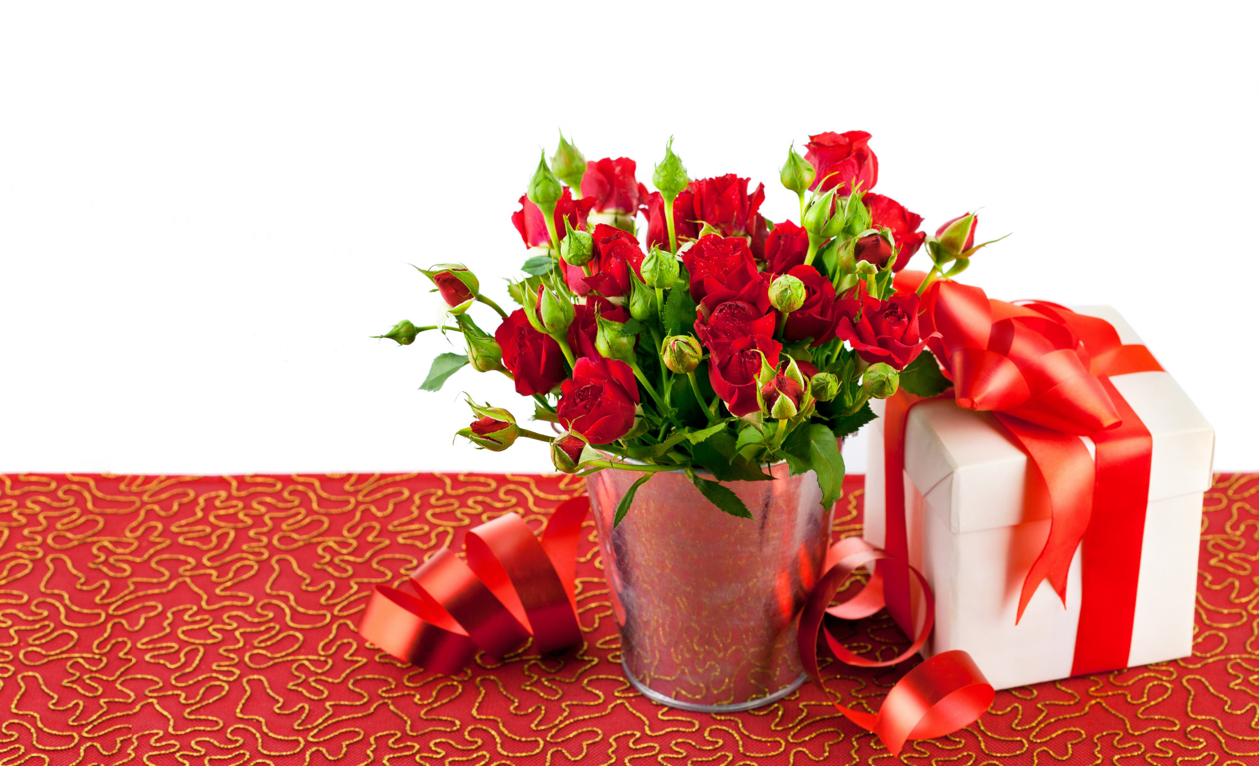 Красивый подарок женщине на день рождения. Цветы в подарок. Букет цветов подарок. Красивый букет в подарок. Шикарные подарки и цветы.