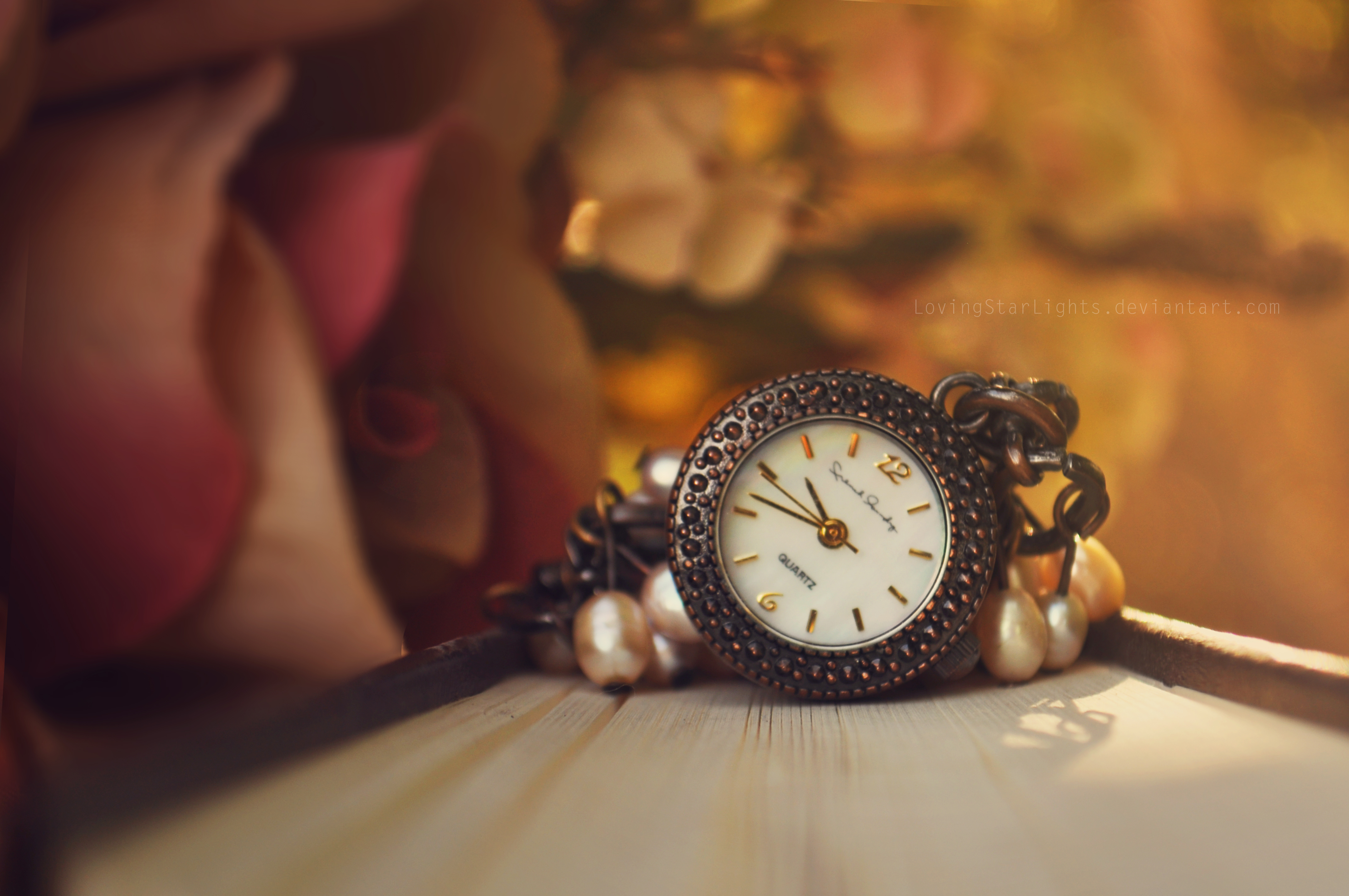 Красиво про время. Красивые часы. Фон с часами. Обои на часы. Красивый фон с часами.