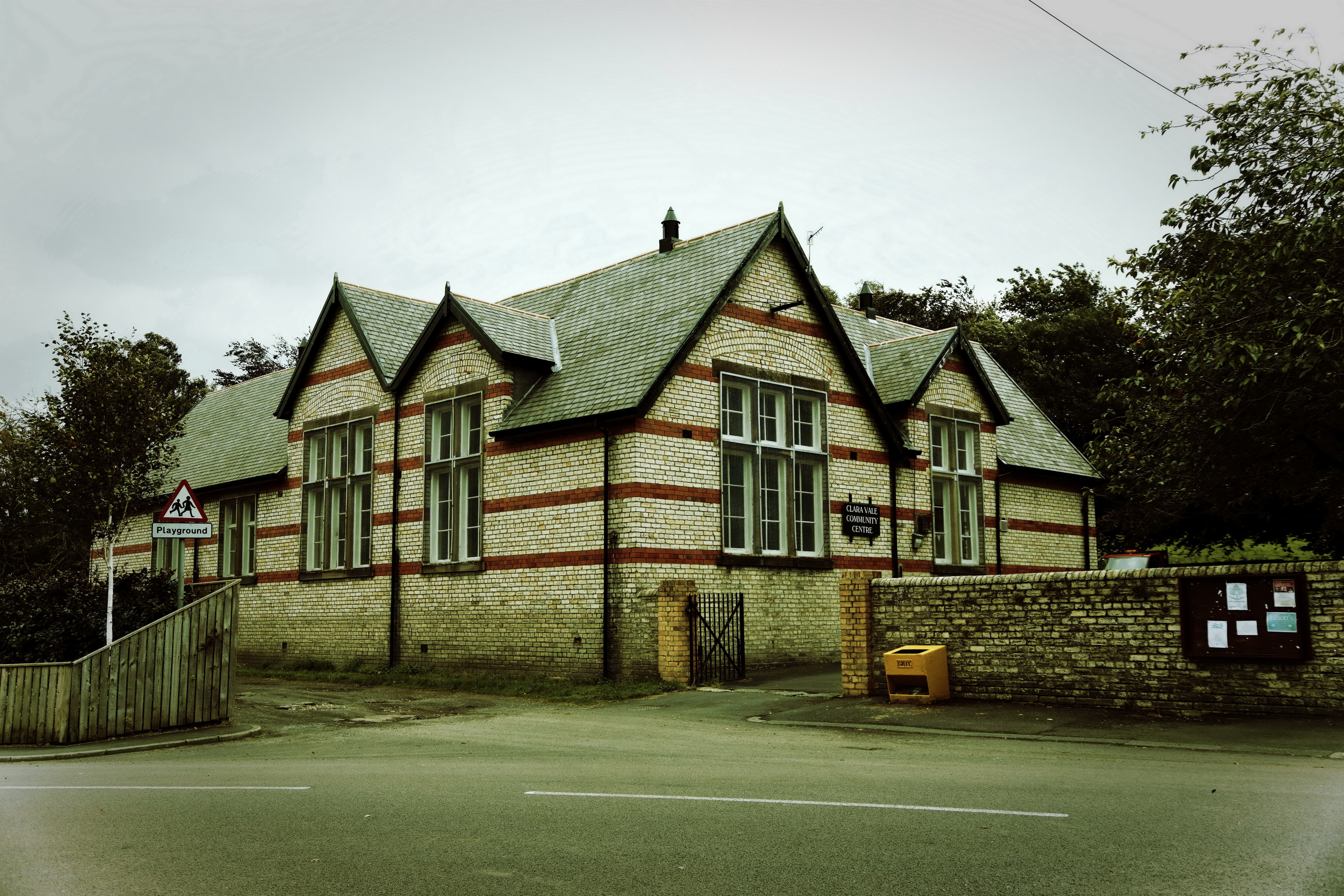 City house. Bromley Picturehouse. Tri-Cities Houses. Odd Houses picture.