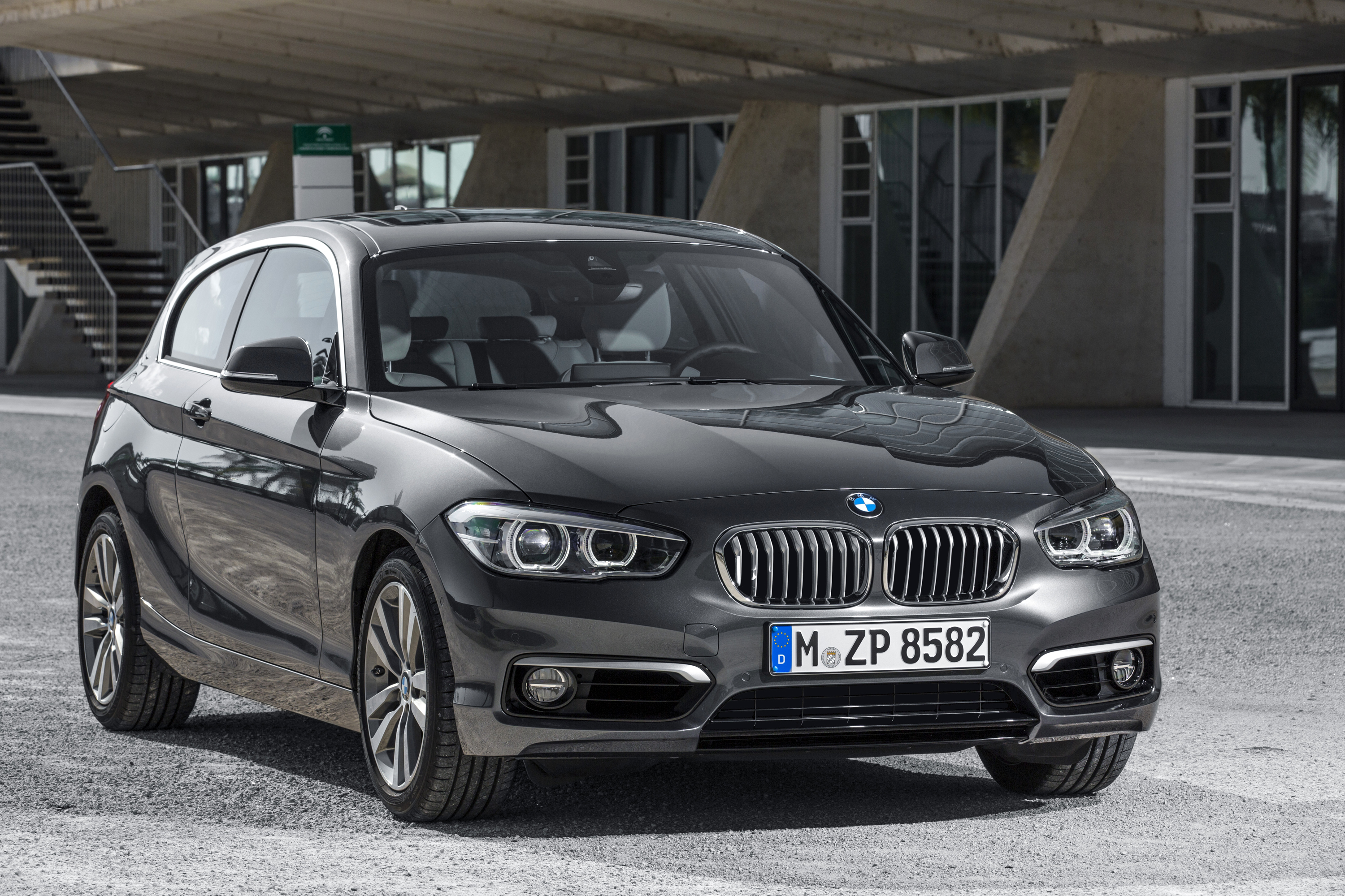 Фотография BMW 2015 120d Urban Line Черный машины Металлик 3000x2000