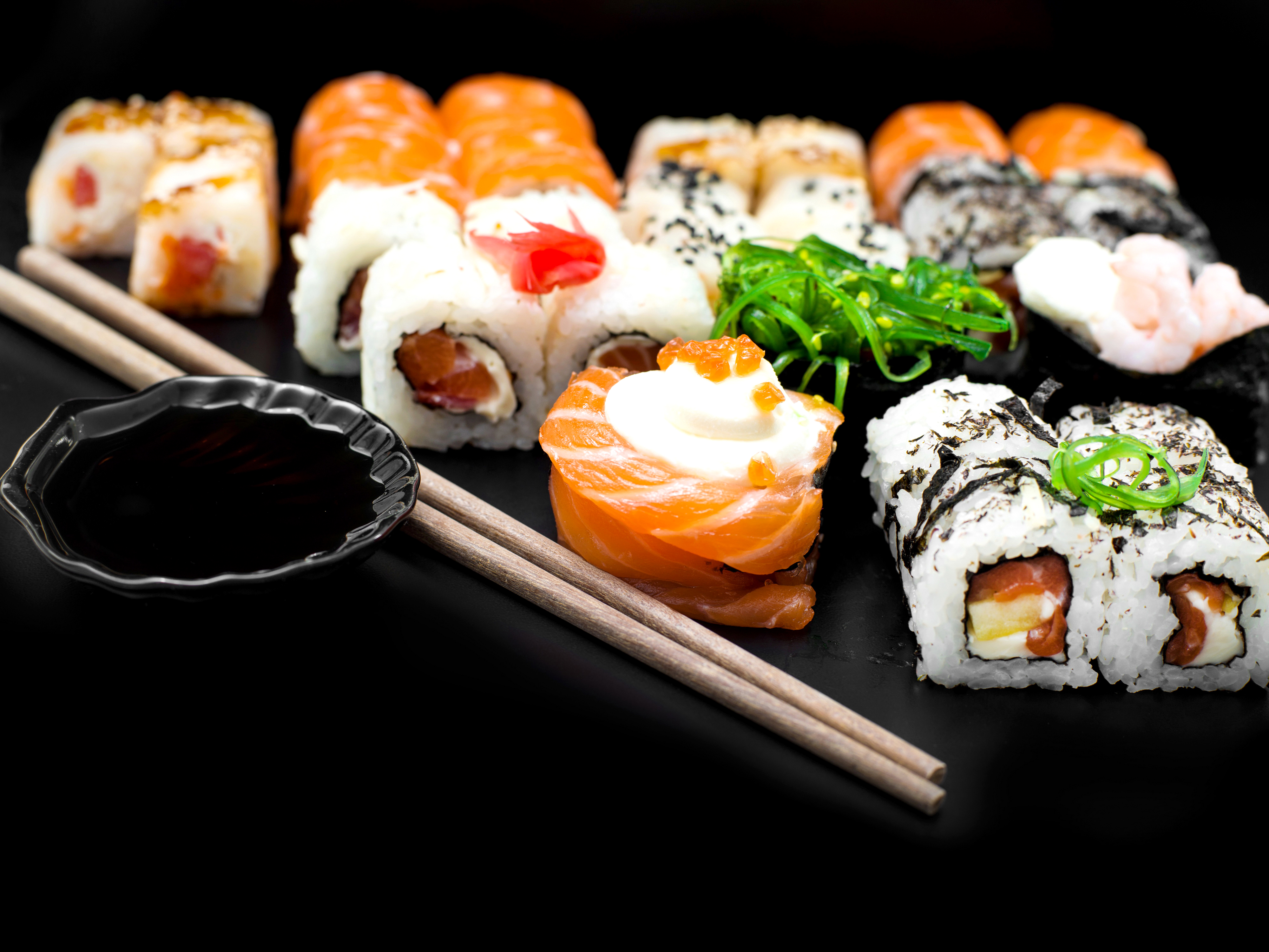 Bilder das Essen Sushi Essstäbchen Meeresfrüchte 4000x3000 Lebensmittel