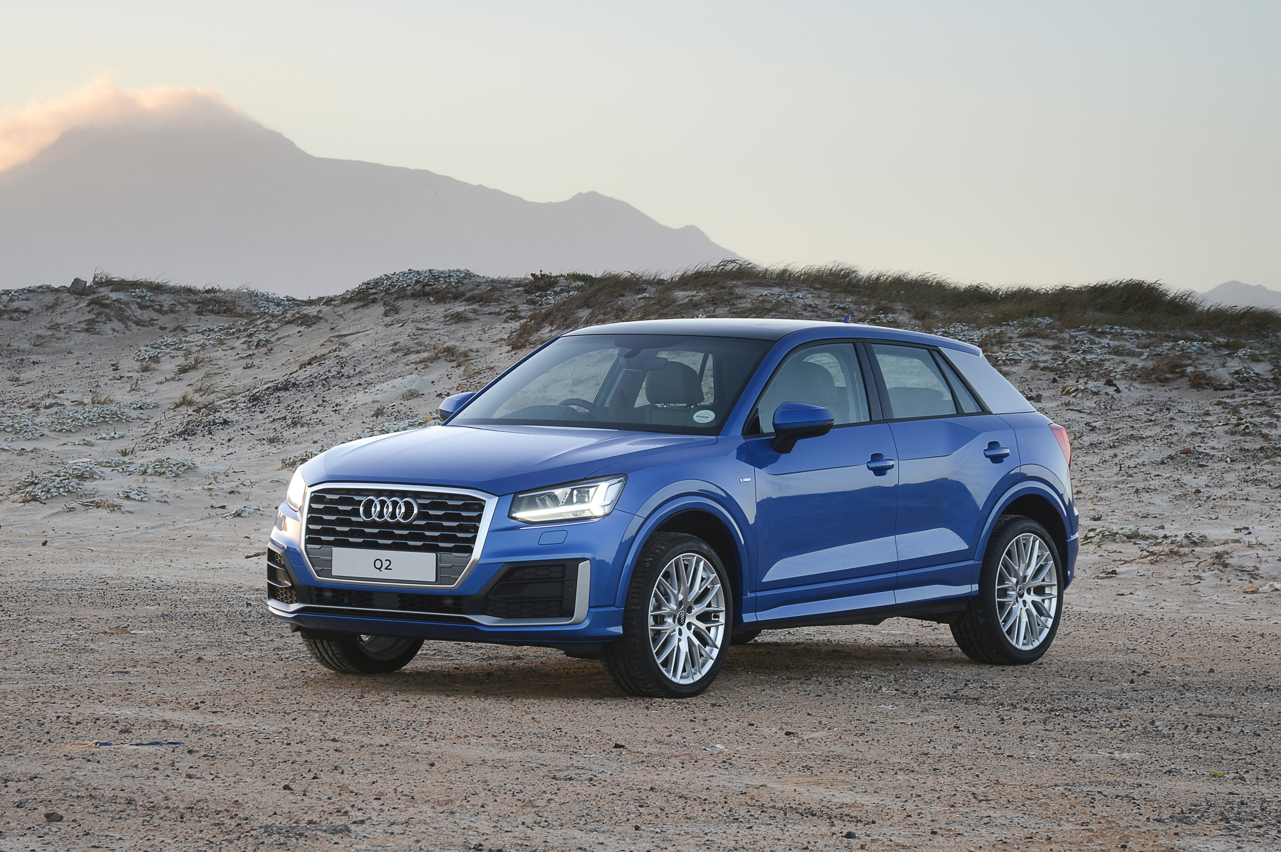 Audi q2. Audi q2 2017. Ауди q2 2016. Audi q2 s line.