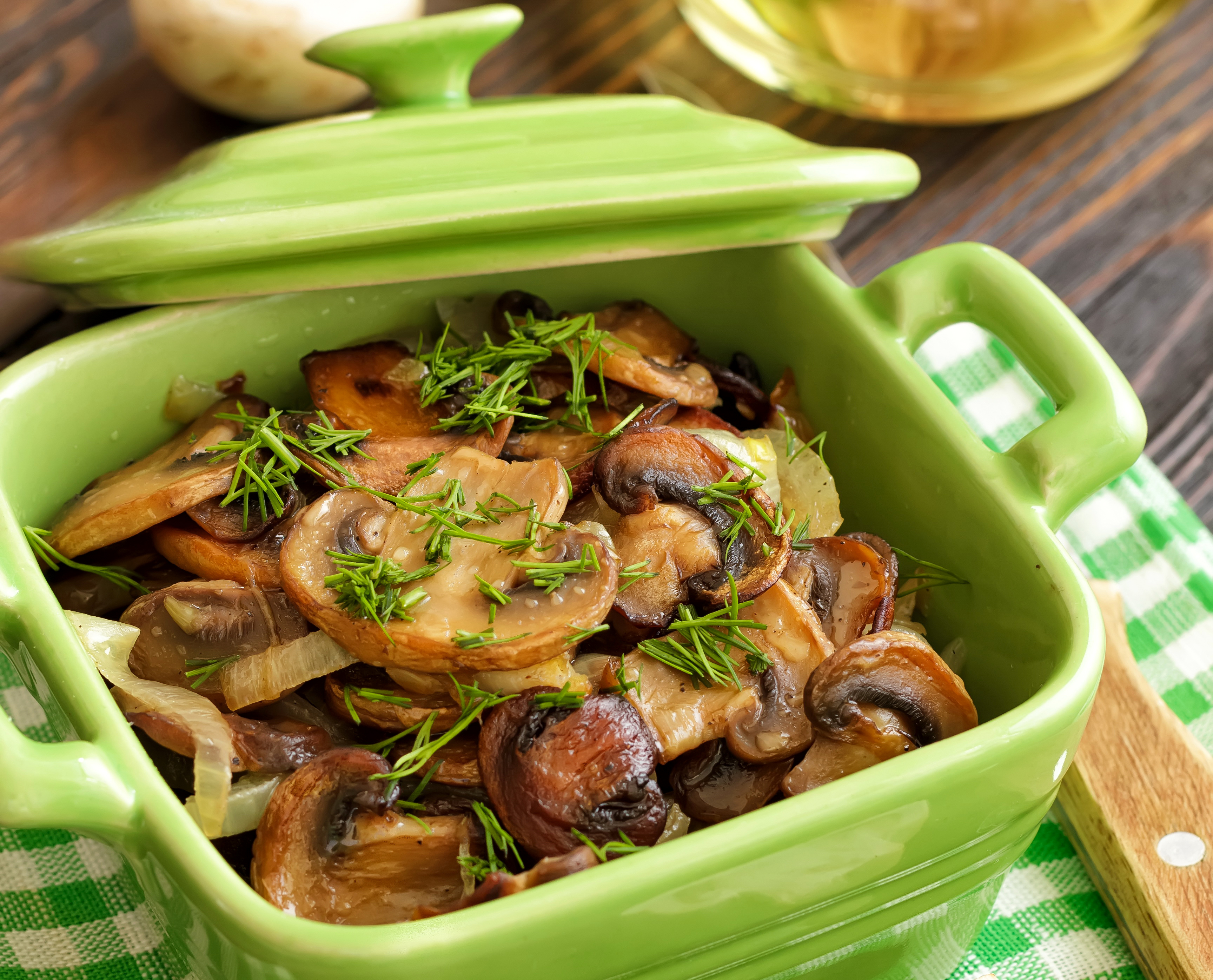 Блюда с грибами. Грибы приготовленные. Красивые блюда с грибами. Блюда с шампиньонами. Жареные грибы.