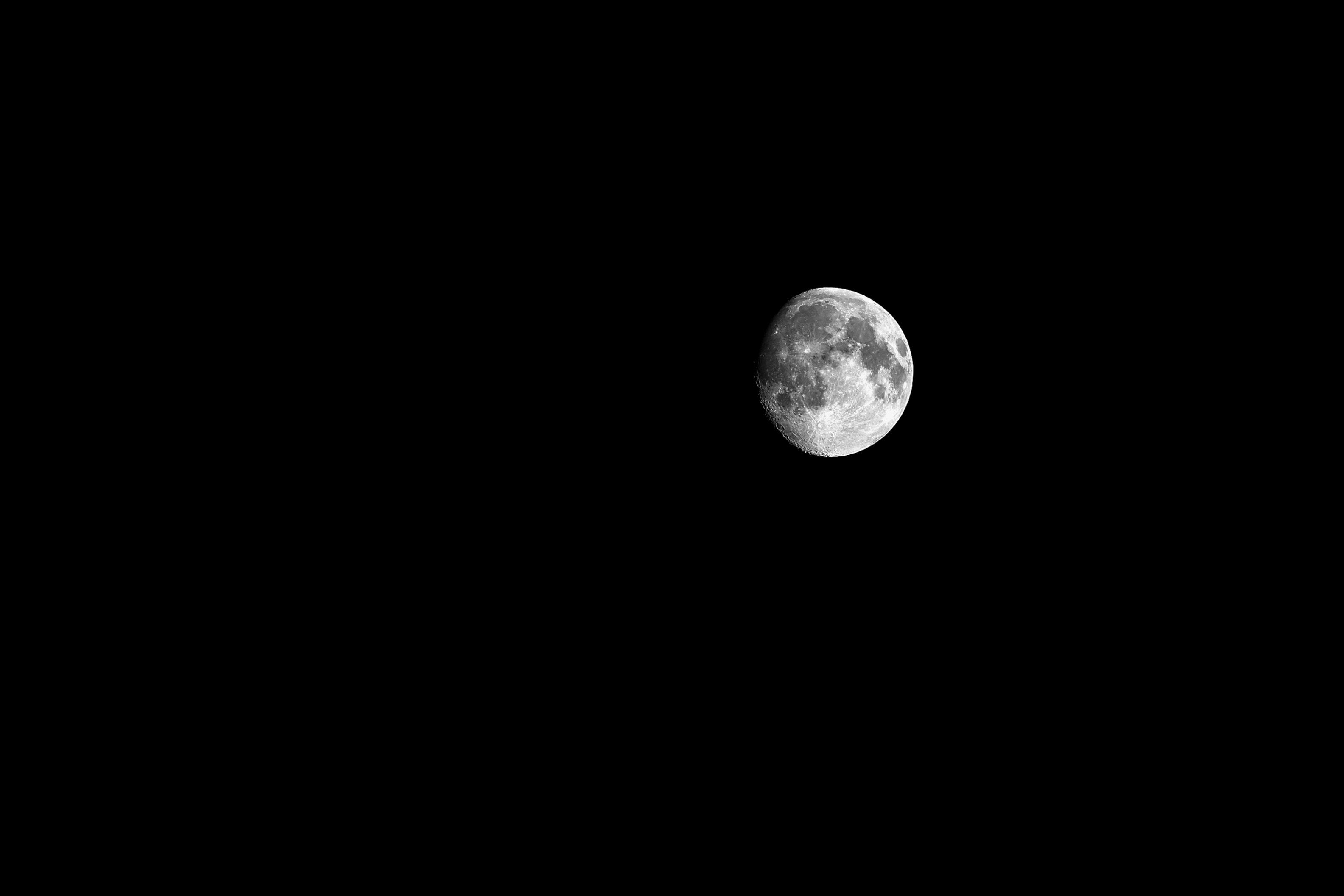 Black moon s. Черная Луна. Луна на черном фоне. Черный фон. Черный фон картинка.