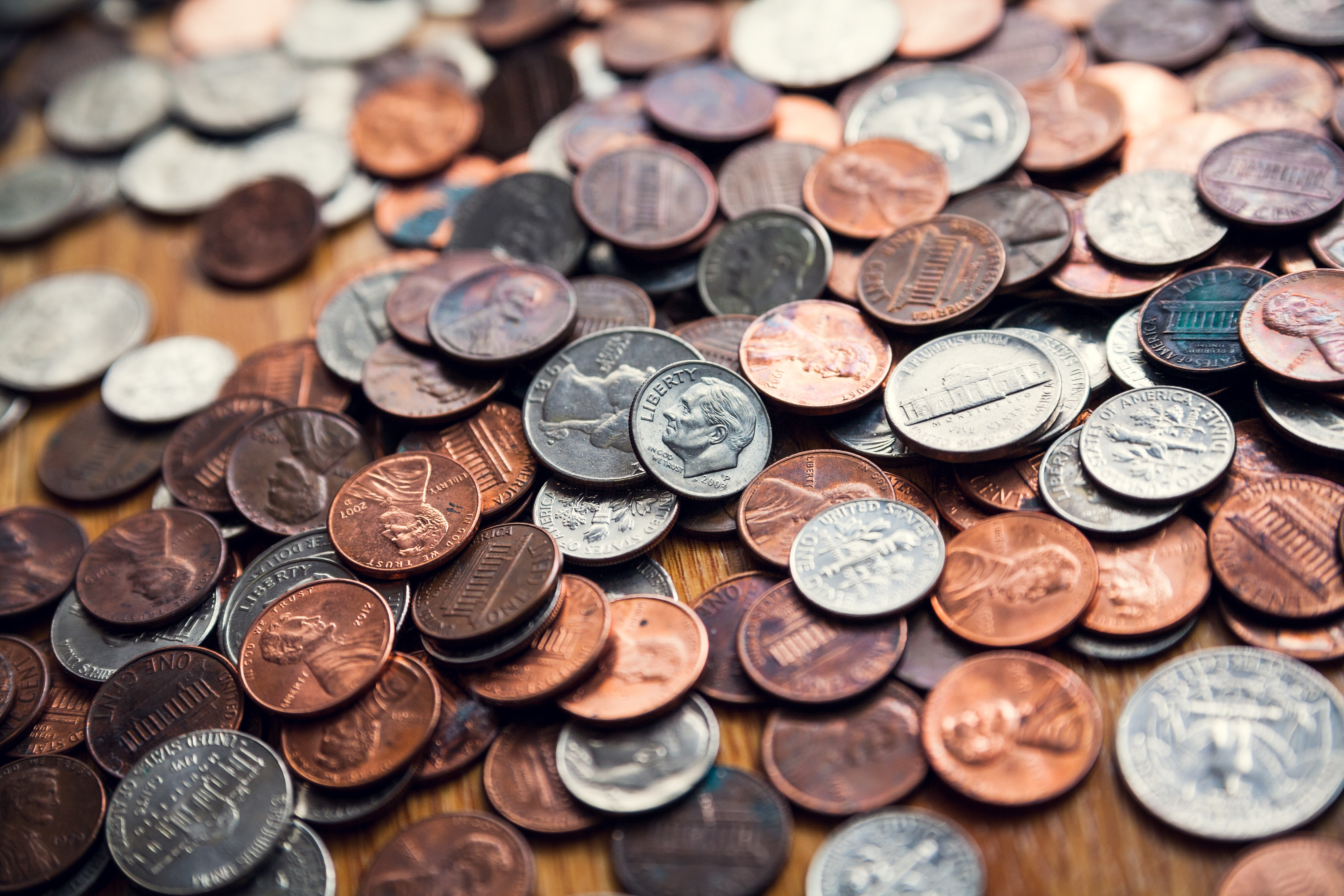 Деньги ковид. Металлические деньги. Деньги монеты. Металлические монеты. Много старинных монет.