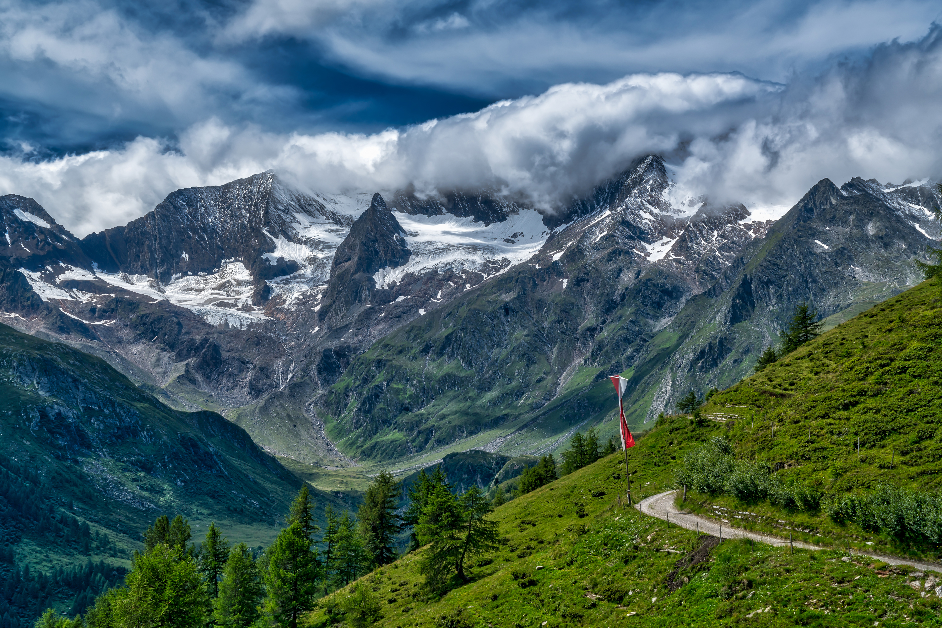 Описание природы гор. Швейцарские Альпы горы Швейцарии. Швейцария горные Альпы. Альпийские горы в Швейцарии. Природа Швейцарии Альпы.