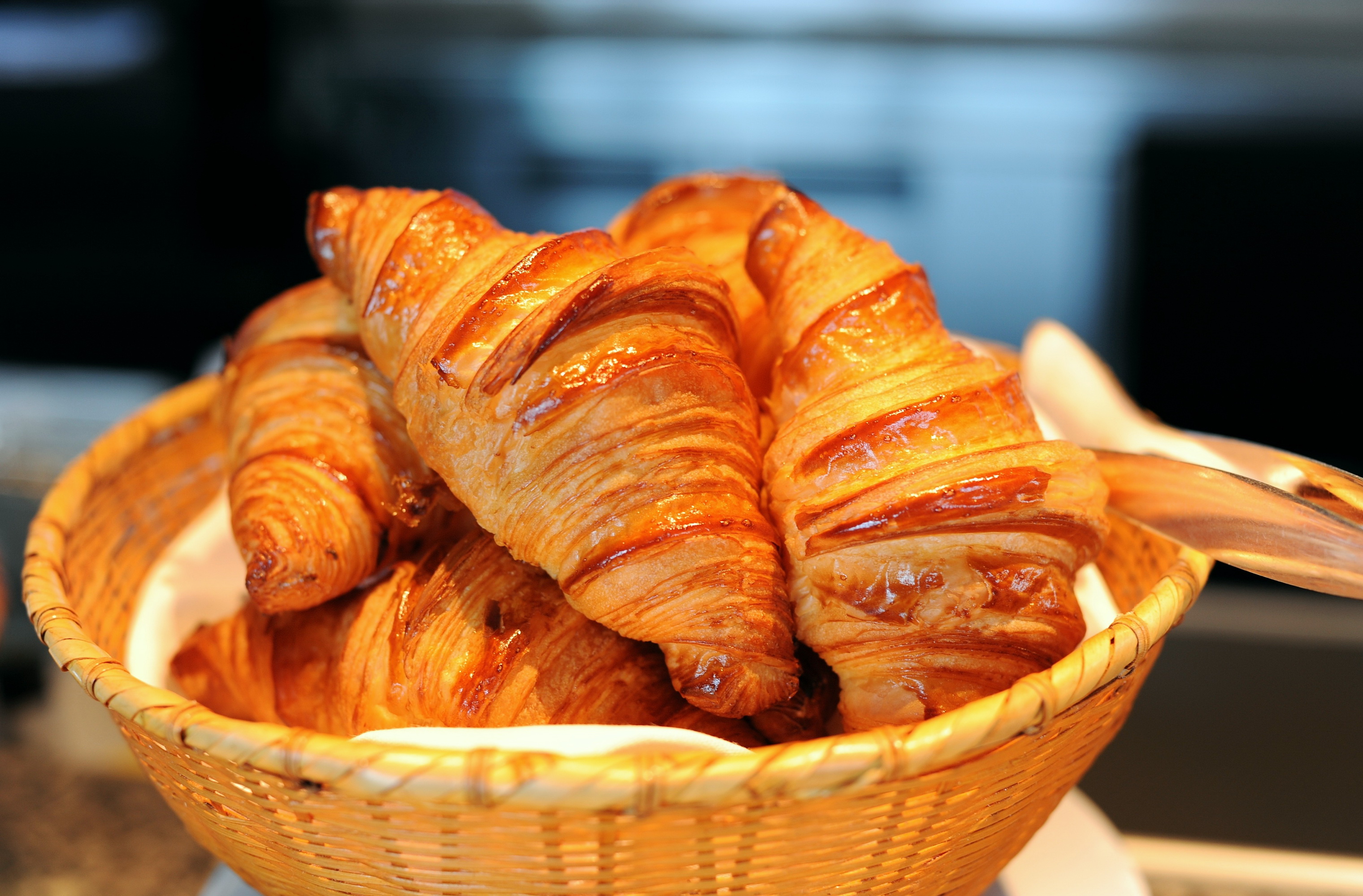 Fonds Decran Viennoiserie Croissant Panier En Osier Nourriture Télécharger Photo 