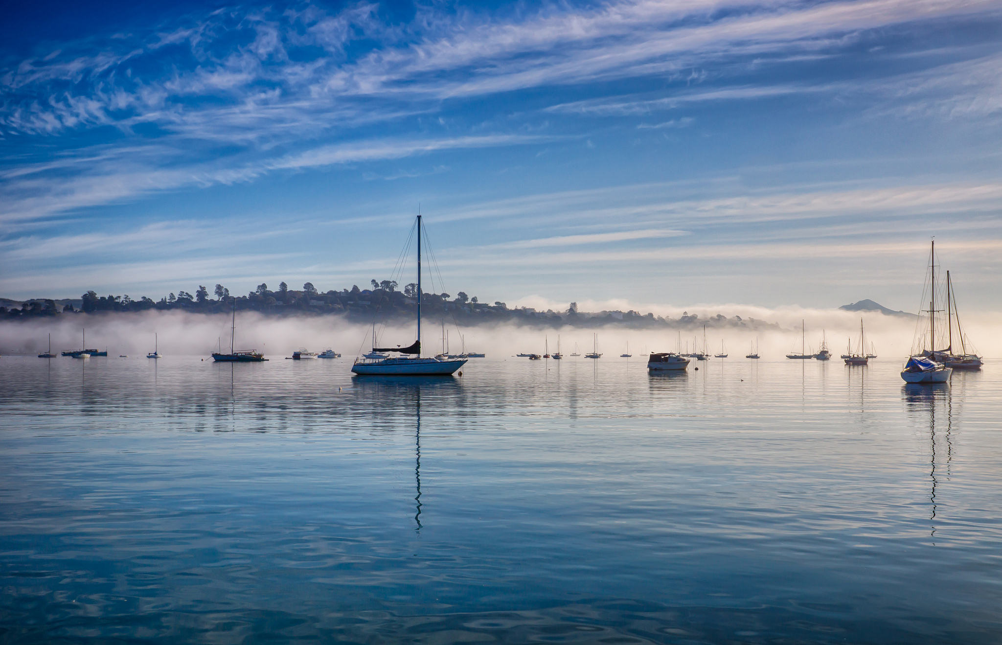 Fondos de Pantalla 2048x1318 Barcos Lancha motora Cielo Niebla