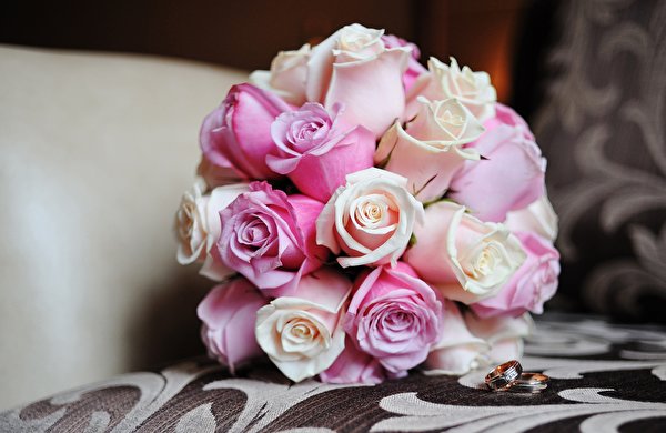 Tapeta Bukiety róża kwiat Pierścionek Święta 600x390 bukiet Róże Kwiaty Pierścień biżuteria
