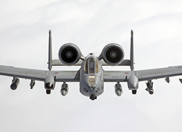 Foto A-10 Thunderbolt II Erdkampfflugzeug Flugzeuge Luftfahrt 600x438