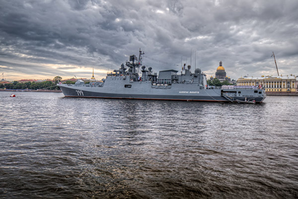 Fondos de escritorio Rusia San Petersburgo Río Barcos Russian frigate Admiral Makarov