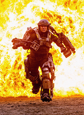 Foto Edge of Tomorrow - Senza domani Tom Cruise Guerrieri che corre Film Fuoco Celebrità 327x450 per Telefono cellulare guerriero Corsa fiamma