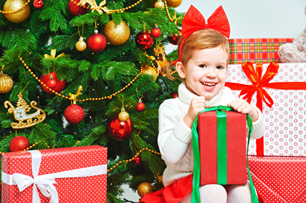 Photos Little girls Christmas Smile child New Year tree 600x399