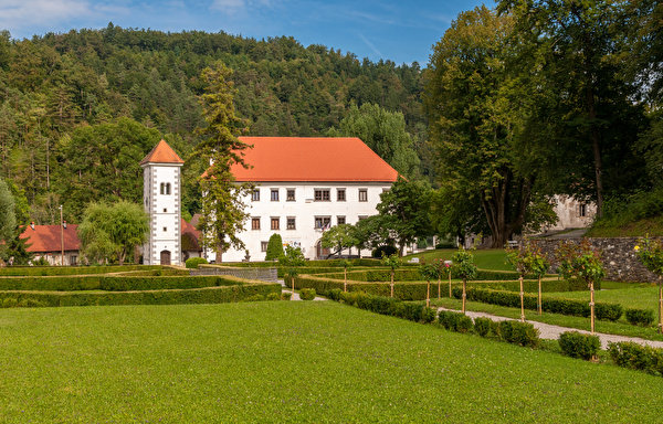 Fondos de escritorio Eslovenia Castillo Diseño del paisaje Césped Castle Polhov Gradec