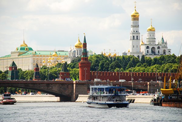 Fondos de escritorio Kremlin de Moscú Iglesia Río Puentes Barco de transporte fluvial Rusia Moscú Moscow river