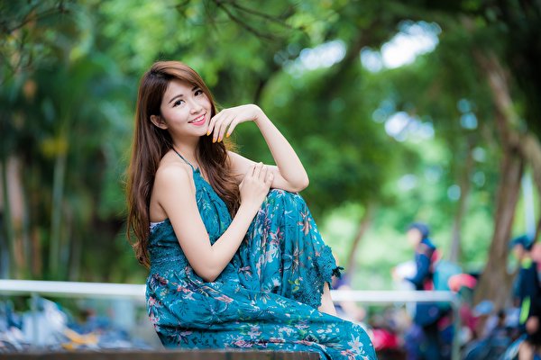 Pictures Brown Haired Smile Bokeh Pose Pretty Young Woman 600x400 5010