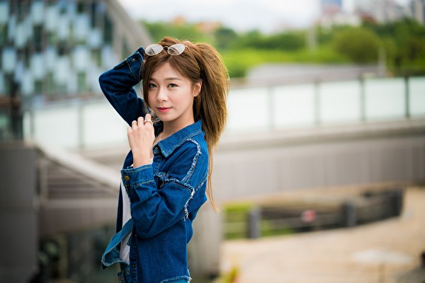 Image Brown Haired Bokeh Pose Female Asiatic Hands Staring 600x400 7274