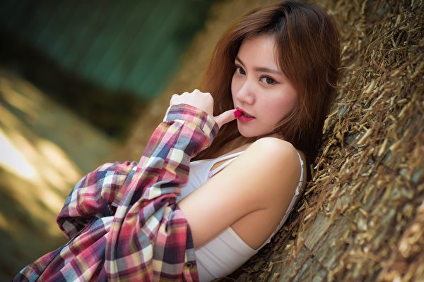 Desktop Wallpapers Brown Haired Female Asiatic Hands Staring 600x400