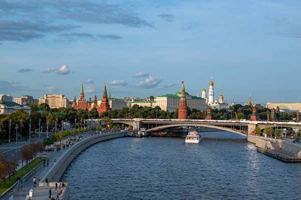 Fondos de escritorio Moscú Rusia Río Puente Barco de transporte fluvial Kremlin de Moscú Moscow-river