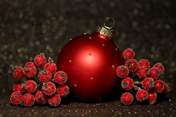 Pictures Christmas Red Berry Balls 600x399 New year