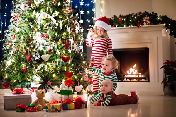 Pictures Christmas Three 3 Boys Little girls Infants Christmas tree Balls Heart Present Fairy lights child