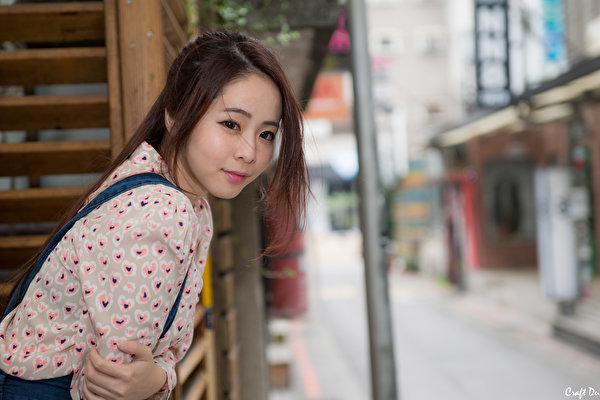 Picture Brown Haired Bokeh Young Woman Asian Hands Glance 600x400 2581