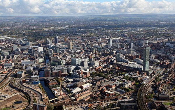Achtergrond Engeland Manchester, County greater Manchester van bovenaf Huizen een stad 600x378 Bovenaanzicht gebouw Steden gebouwen