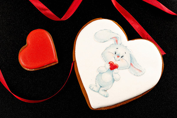 Fondos de escritorio Día de San Valentín Galleta Conejo Fondo negro Corazón Diseño comida