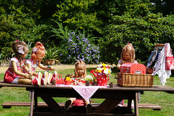 Images Germany Parks Bouquets Doll Little girls Wicker basket Grugapark Essen Nature
