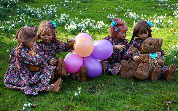 Pictures Germany Parks Teddy bear Doll Little girls Balloons Frock Grugapark Essen Nature