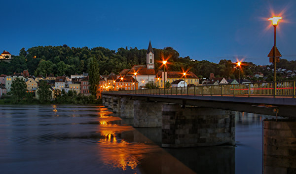 Hintergrundbilder Deutschland Gebäude Flusse Brücke Abend Bayern Straßenlaterne Passau Städte