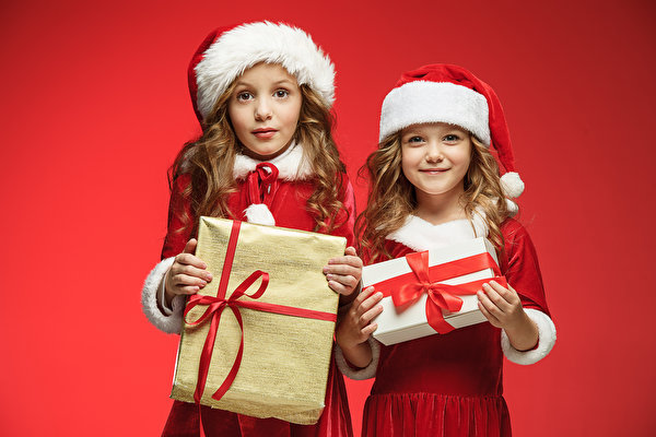 Wallpaper Christmas Little girls Winter hat 2 Box Present Smile Red background child
