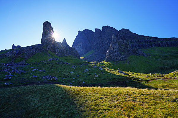 Fondos de escritorio Escocia Montañas Piedra Sol Acantilado Isle of Skye Naturaleza