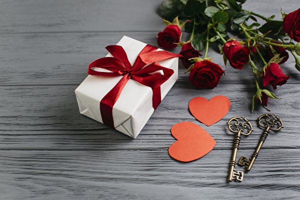 Fondos de escritorio Día de San Valentín Rosas Caja Regalos Corazón Llave